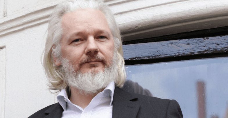 Assange, meteora dimenticata o guru planetario della Verità?